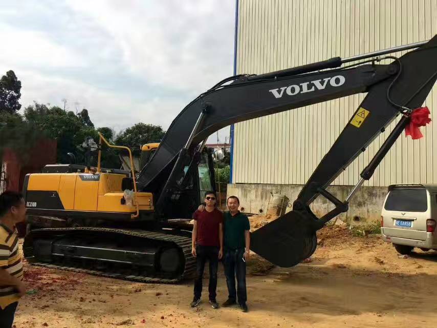 公司新購回沃爾沃210D挖掘機